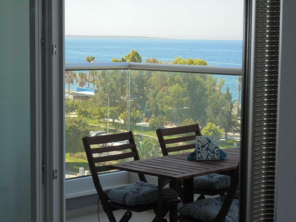 Kermia Court - Beach-Front, Modern 2 Bedroom -Sleeps 6 Limassol Exterior photo